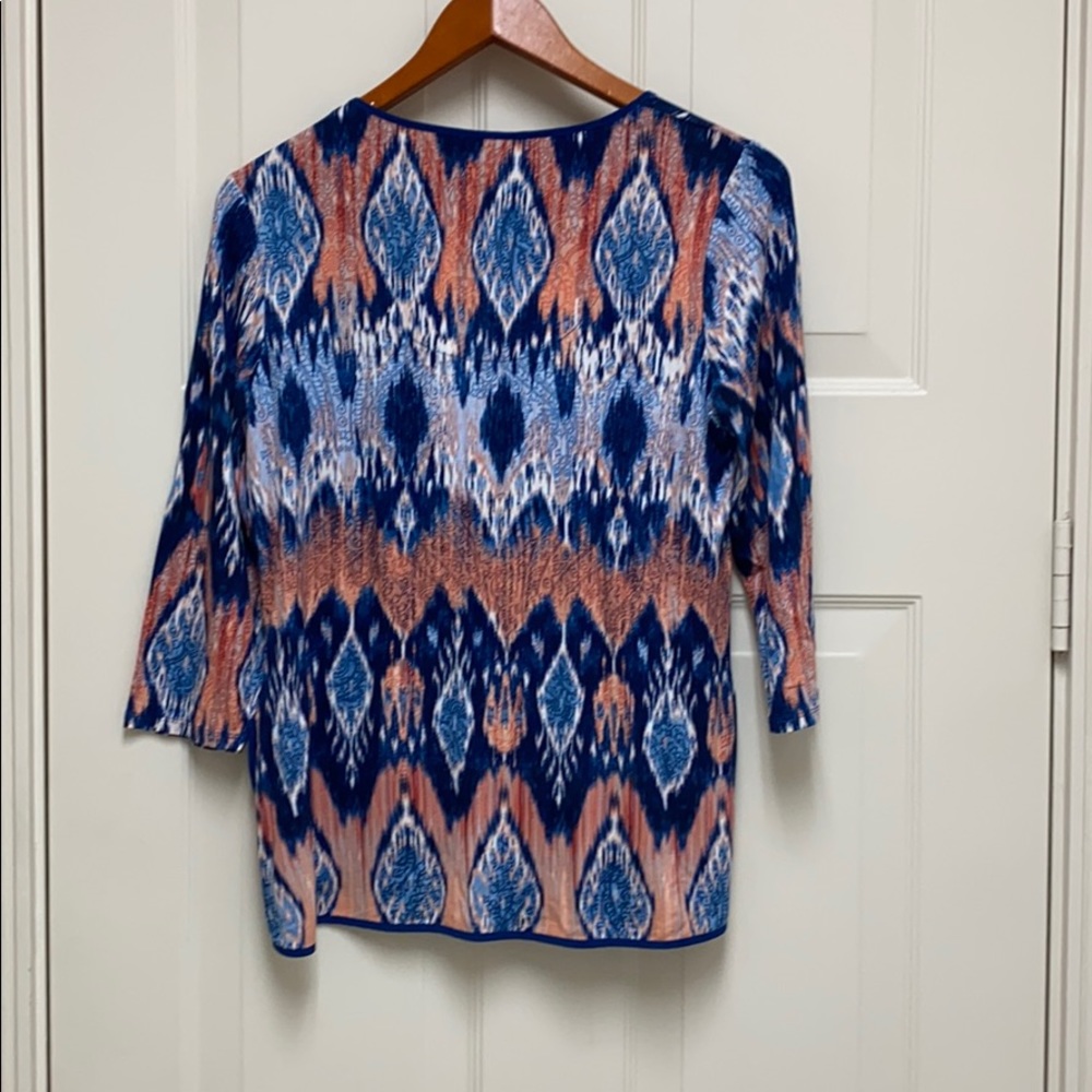 Beautiful blouse - Picture 2 of 3